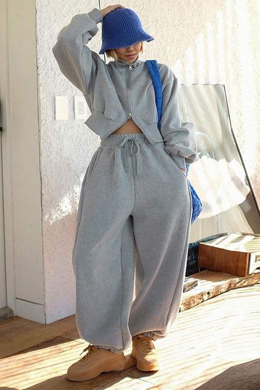 JACKET AND SWEATPANTS TRACKSUIT SET