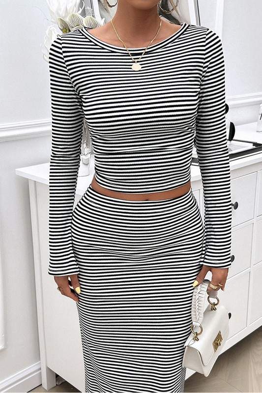 CONTRAST STRIPED KNITTED LONG SLEEVED SKIRT SET