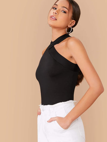 FORM-FITTING CRISSCROSS HALTER TOP