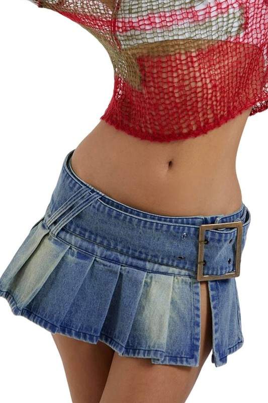 BUCKLE UP PLEATED DENIM SKIRT