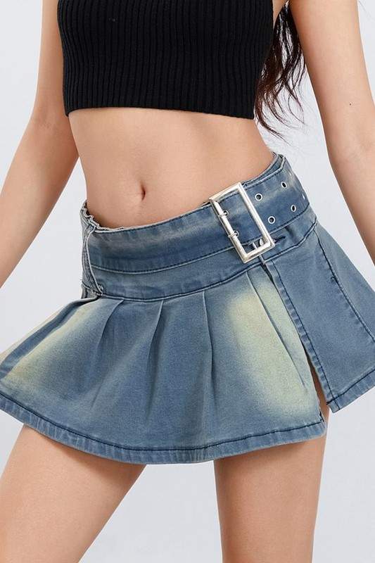 BUCKLE UP PLEATED DENIM SKIRT