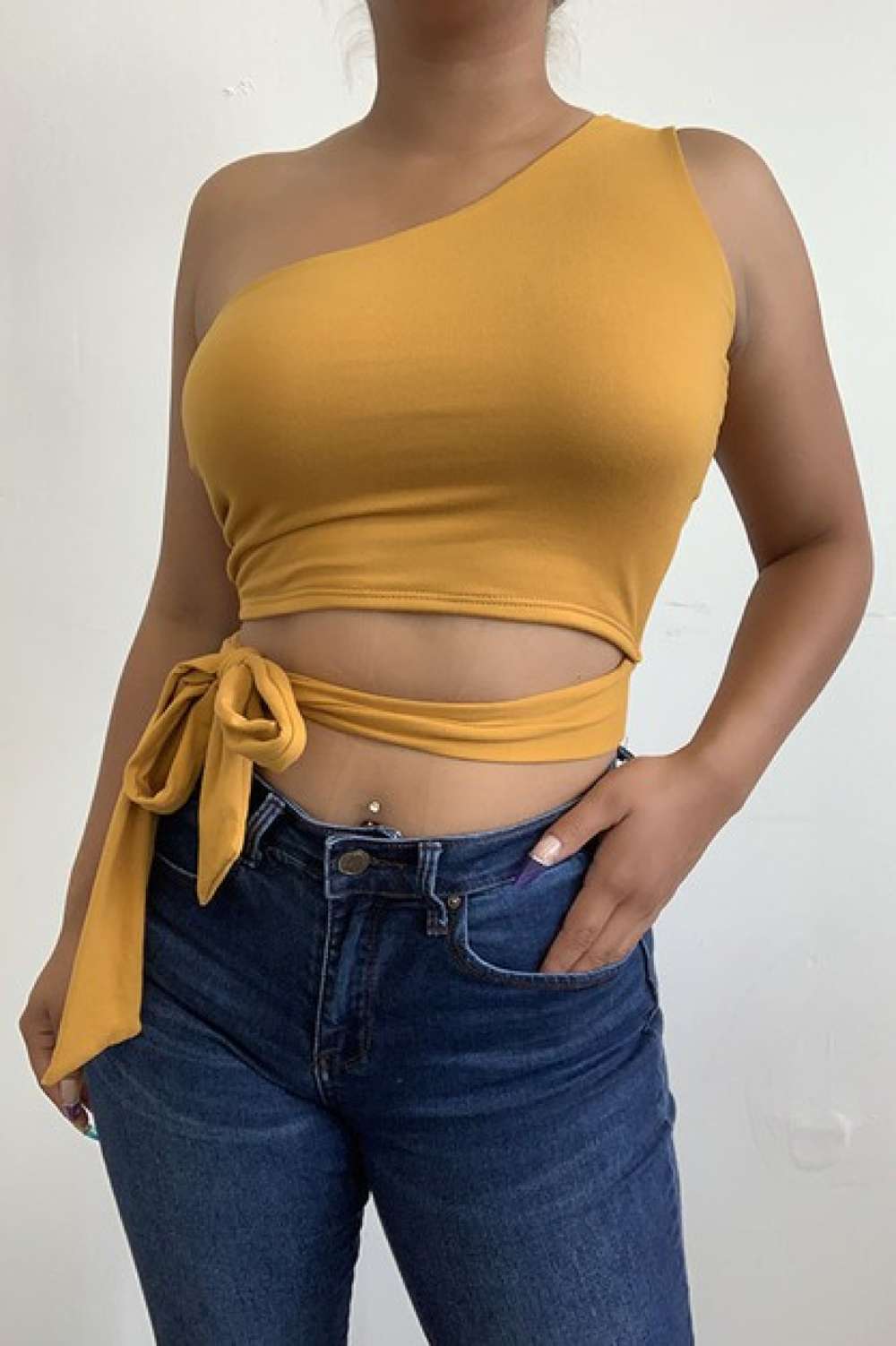 One shoulder sleeveless crop top