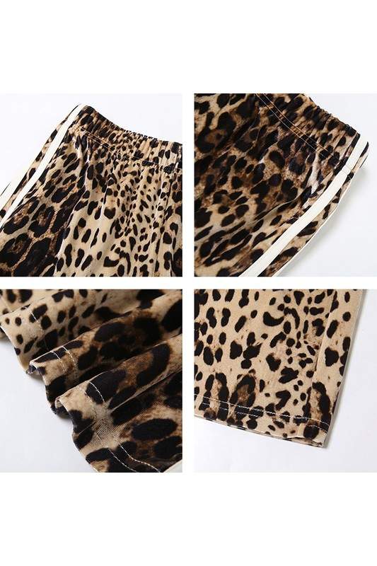 LEOPARD PRINT Elastic waistband high waist wide legged leopard print sweatpants.