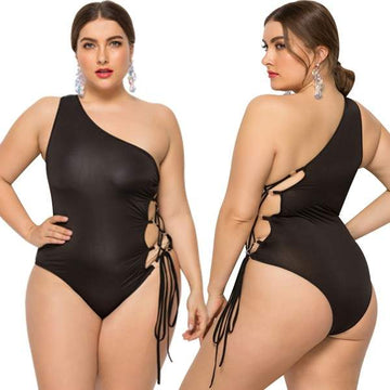 PLUS SIZE OBLIQUE SHOULDER SWIMSUIT