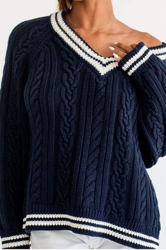 CLASSIC CABLE KNIT V NECK SWEATER