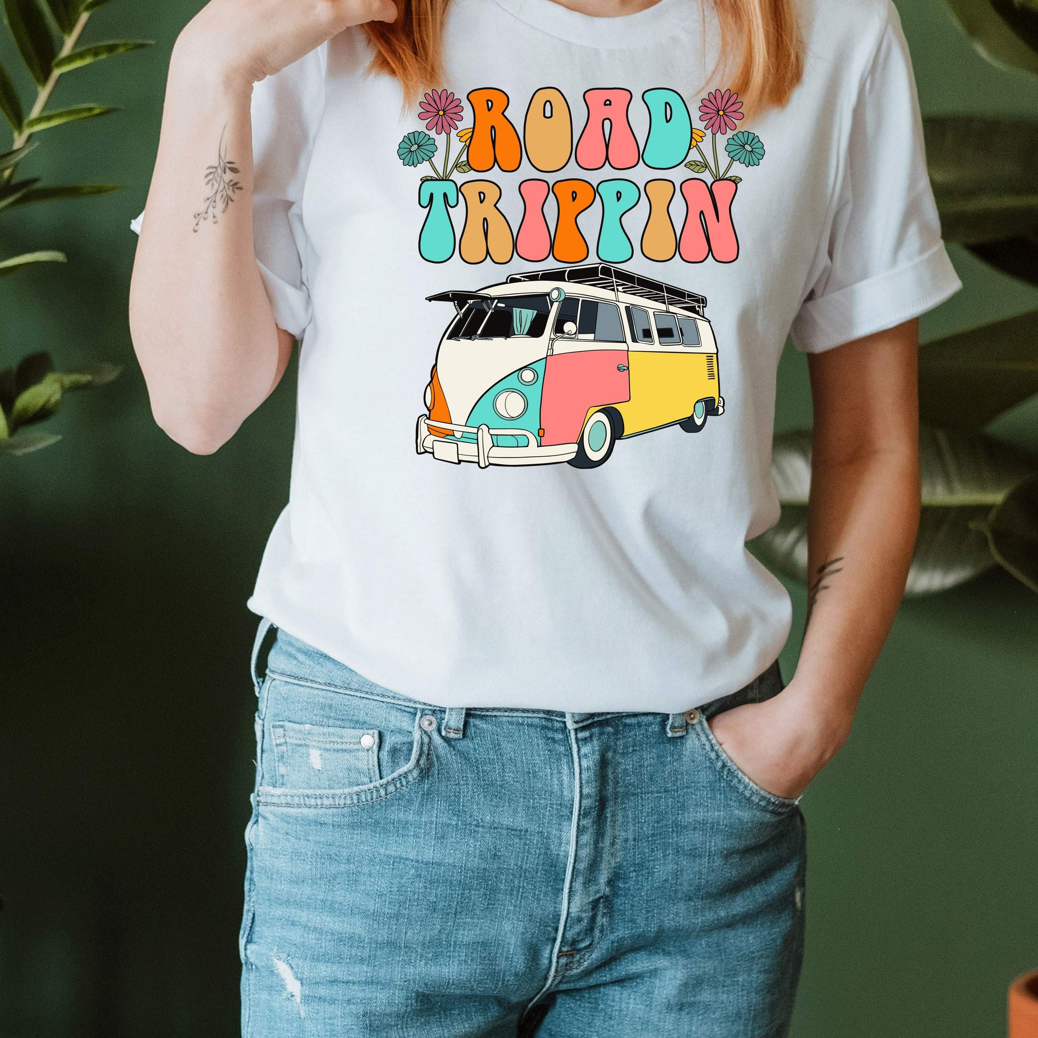 ROAD TRIPPIN GRAPHIC TEE T-SHIRTS