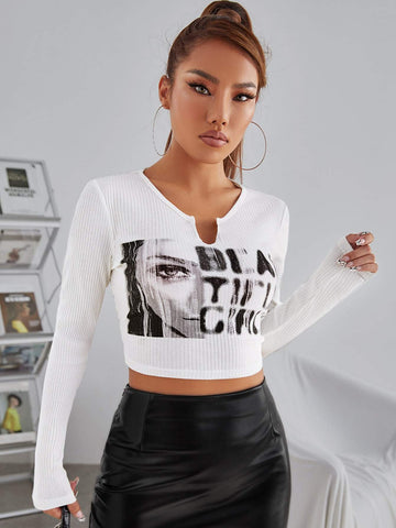 EZWEAR FIGURE LETTER GRAPHIC NOTCHED NECK CROP TOP