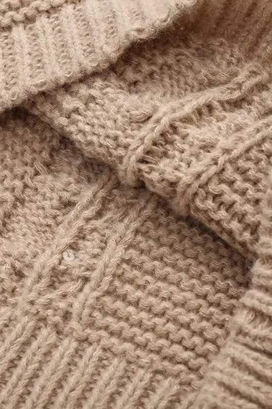 CHUNKY CABLE KNIT SWEATER