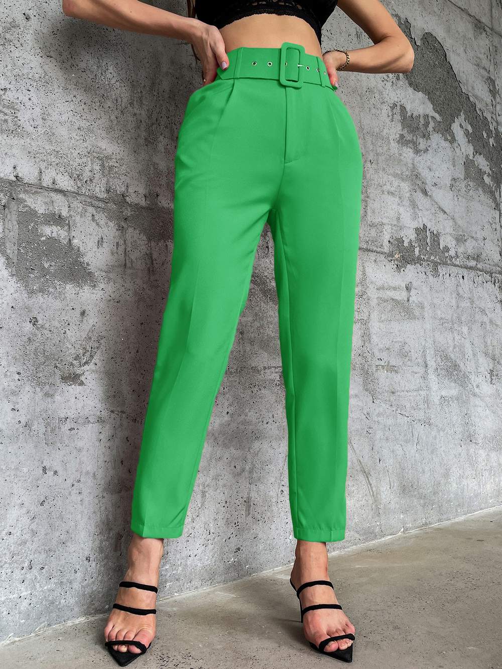 SOLID BELTED TAPERED PANTS